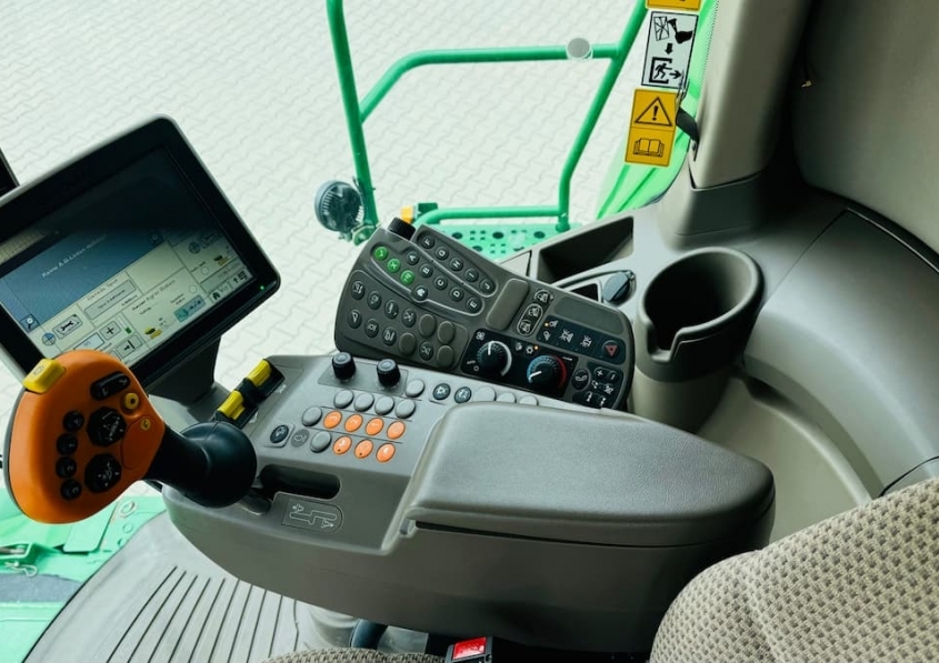 John Deere T670i HillMaster + 630R + рапично приспособление